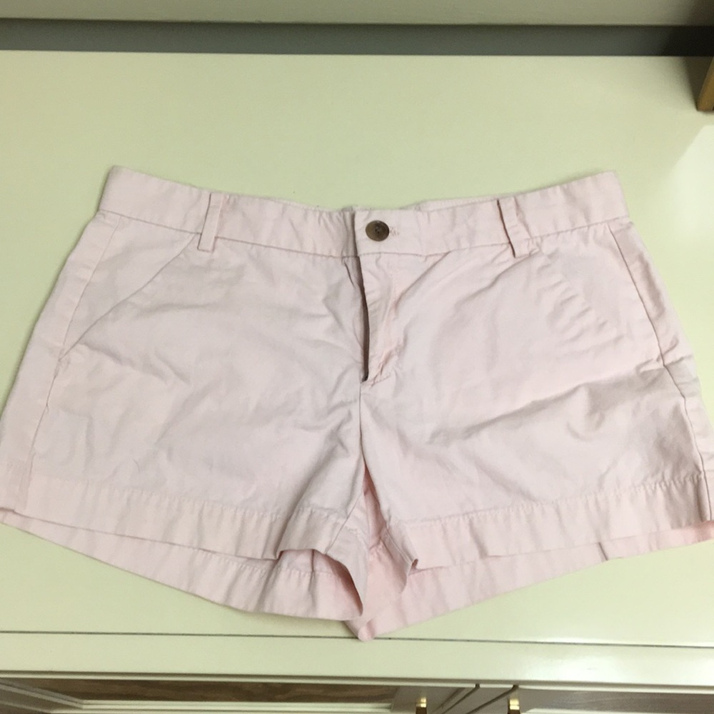 Light pink GAP shorts. Women’s size 6!